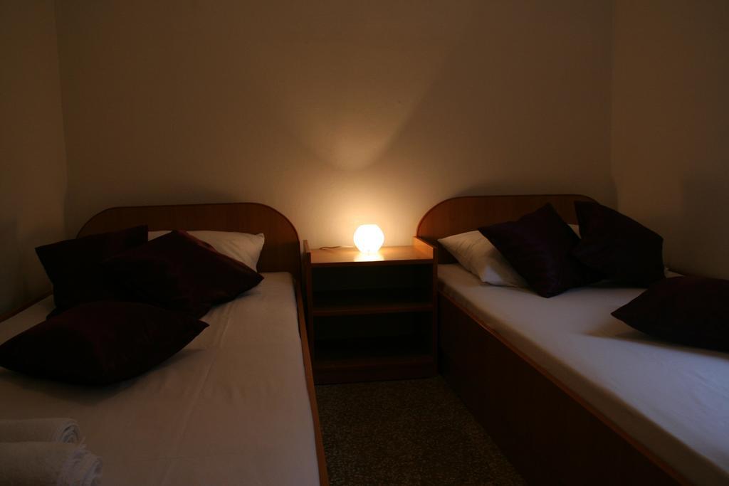 זאוסטרוג Apartments Rotim חדר תמונה